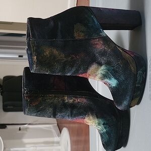 Women's velvet boots size 8